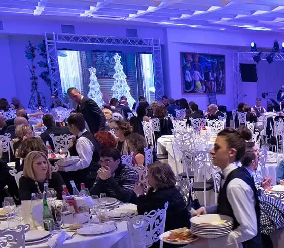 Villa Paris durante un evento serale